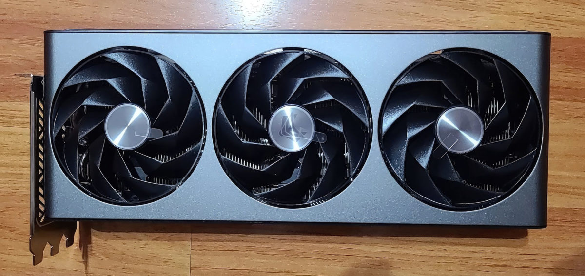 Hình ảnh của Sapphire NITRO Radeon RX 7900 GRE đã được tiết lộ